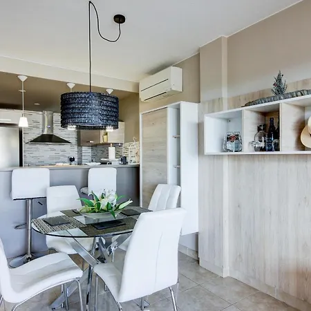 Mas Isaac Sun Village - Barneda Premium